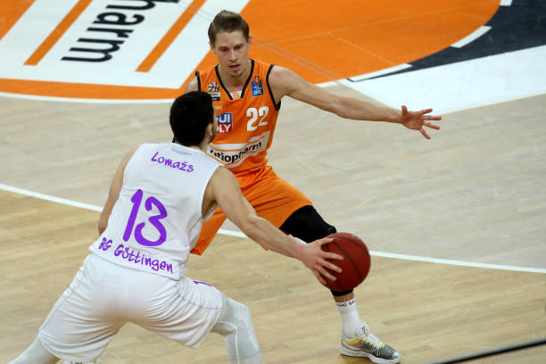 重视中场的 重视中场的